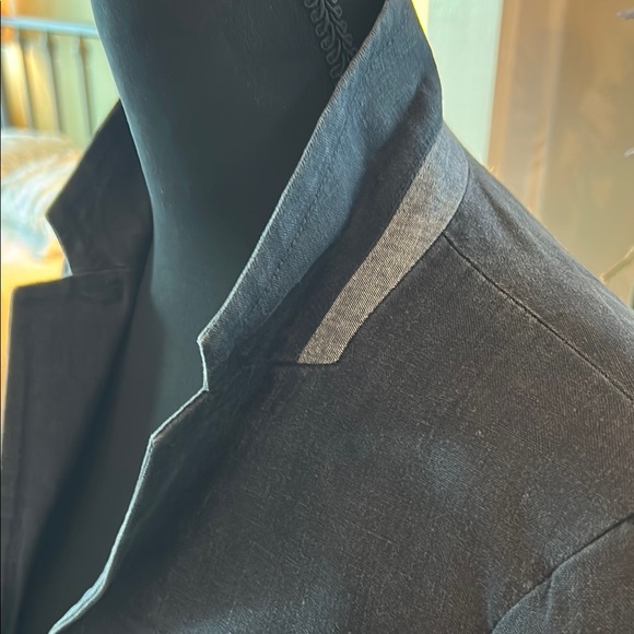 Chic Navy Blazer with Contrast Trim - Picture 2 of 9